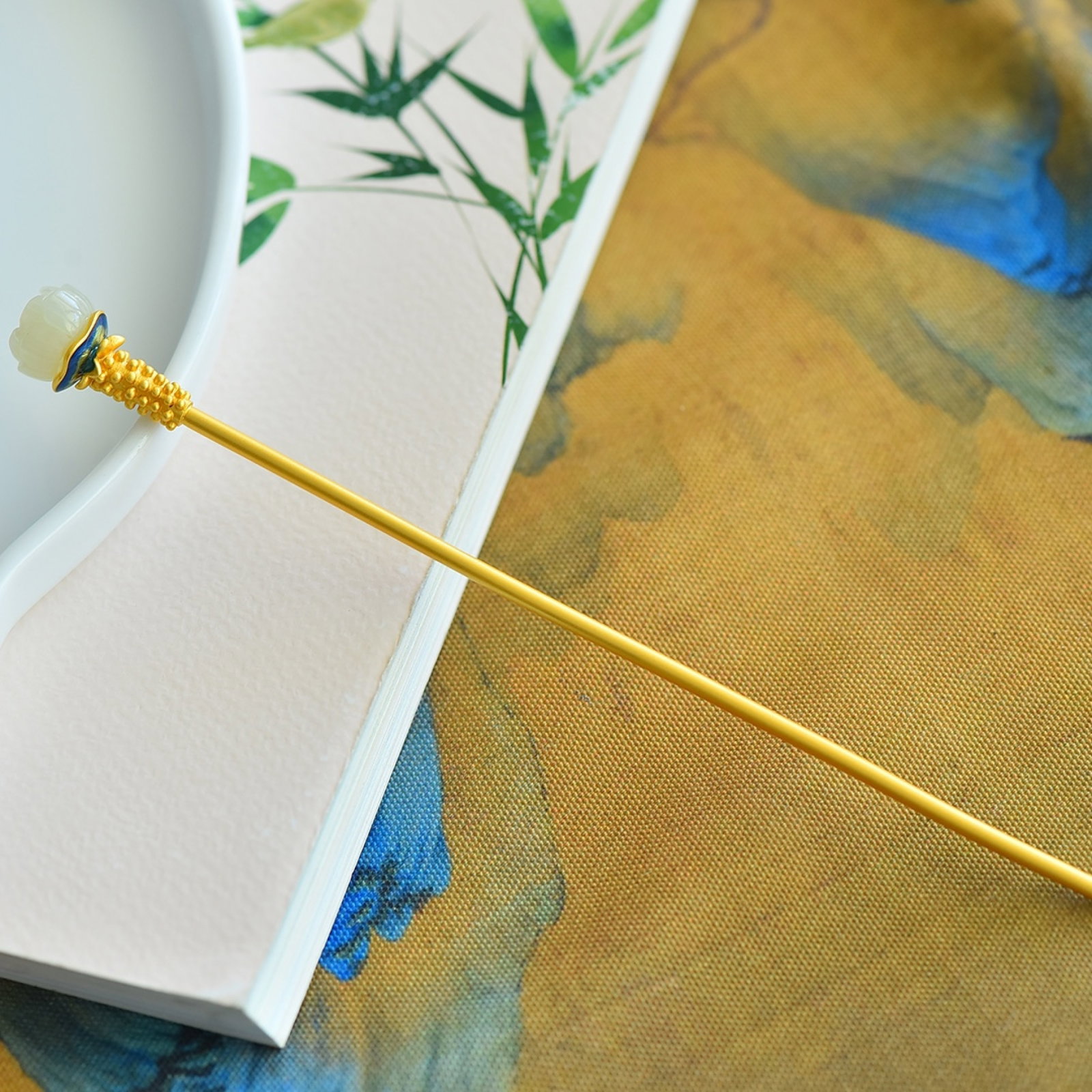 An Exquisite Sterling Silver-Gold Plated Inlaid White Jade Enamel Hairpin: An Exquisite Sterling Silver-Gold Plated Inlaid White Jade Enamel Hairpin,Size:12mmx12mm 纯银镀金镶白玉珐琅发簪