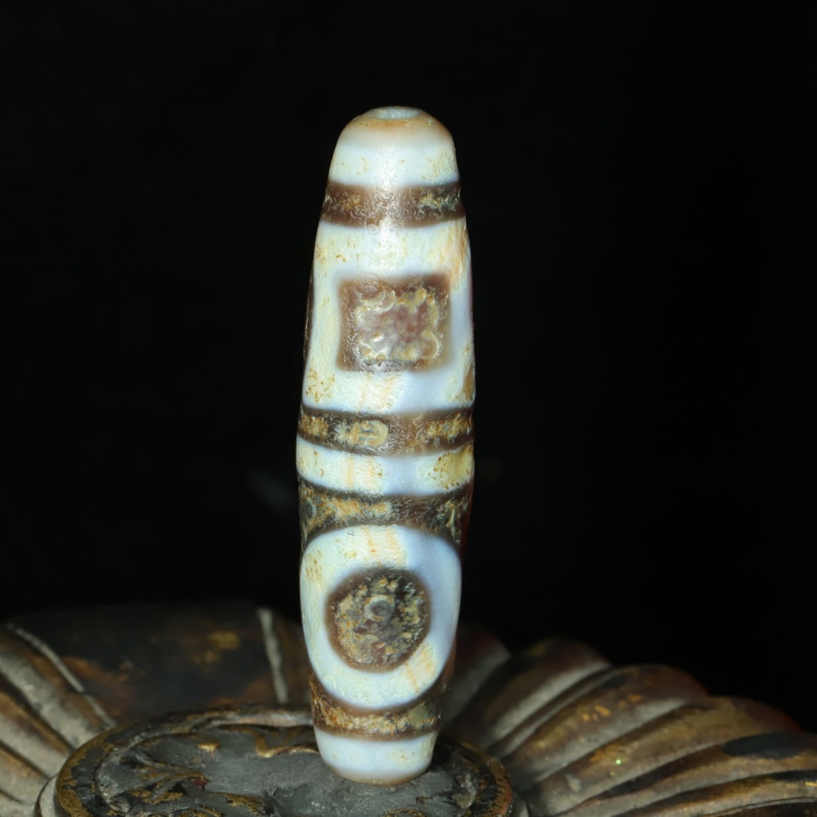 An Exquisite Dzi Bead Pendant: An Exquisite Dzi Bead Pendant,Size:47mmx12mm,Weight:9g 天珠挂件