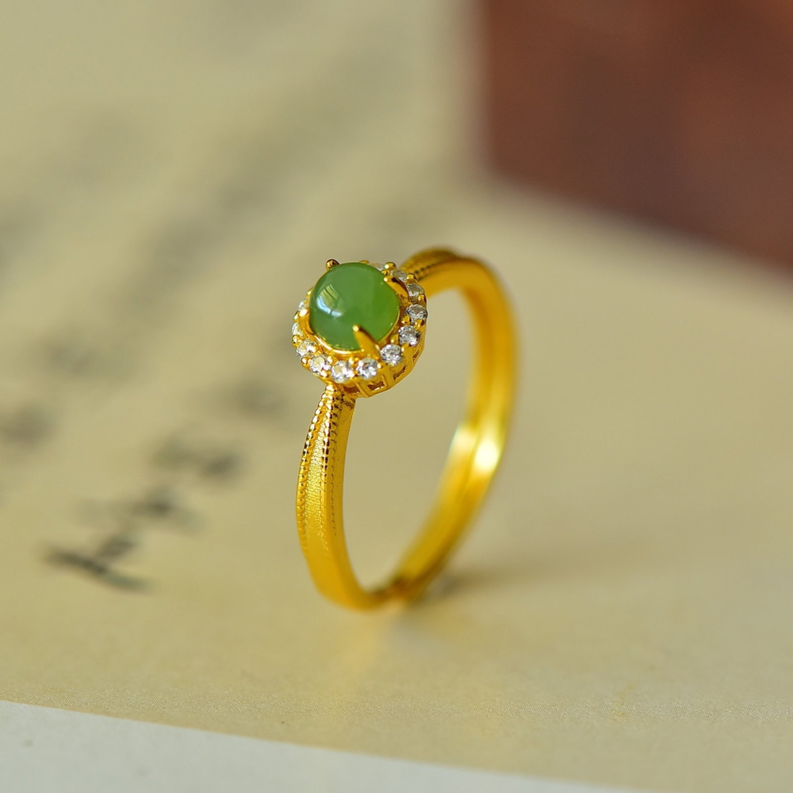 An Exquisite Sterling Silver-Gold Plated Inlaid Jasper Ring,Inlaid Diamond: An Exquisite Sterling Silver-Gold Plated Inlaid Jasper Ring,Inlaid Diamond,Size:5mmx5mm 纯银镀金镶碧玉戒指,嵌钻石