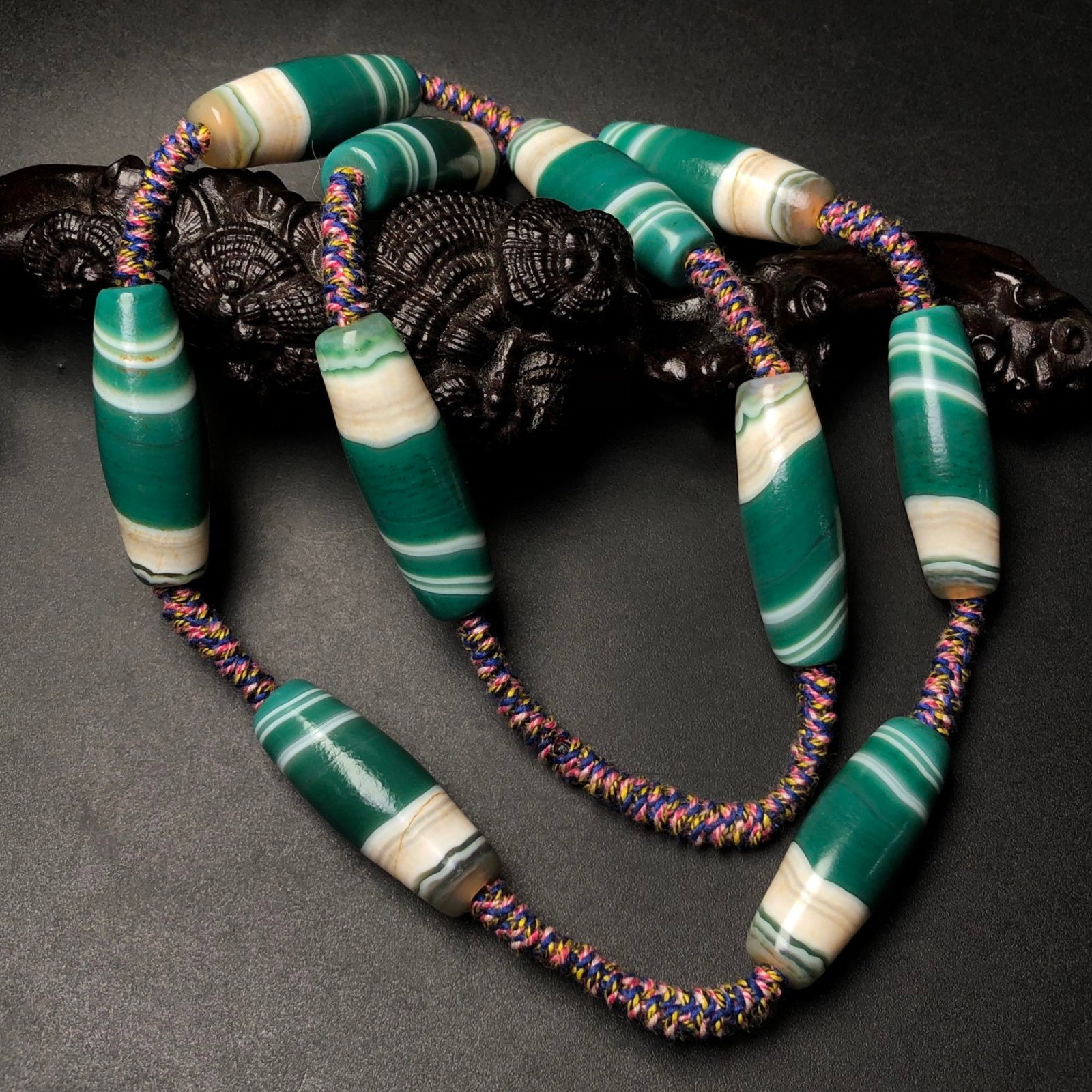 An Exquisite Agate Necklace (1 of 9)