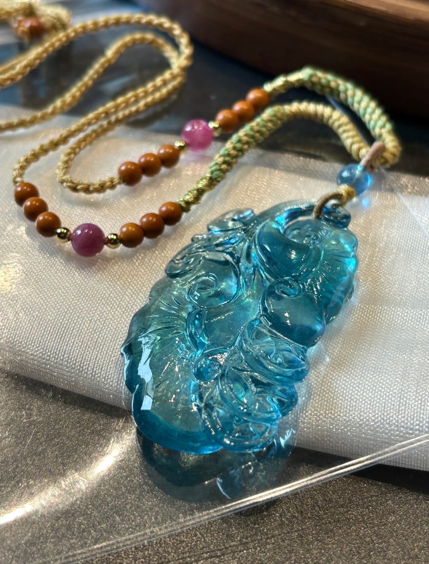 An Exquisite Aquamarine Pendant: An Exquisite Aquamarine Pendant,Size:51mmx27mmx8.5mm,Total Weight:16.5g 海蓝宝吊坠