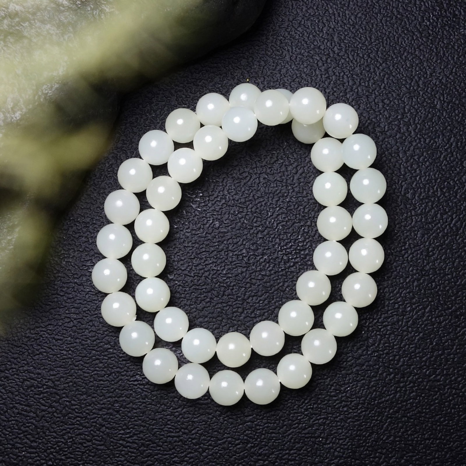 An Exquisite White Jade Bracelets: An Exquisite White Jade Bracelets,Size:(bead)8mm 白玉手串