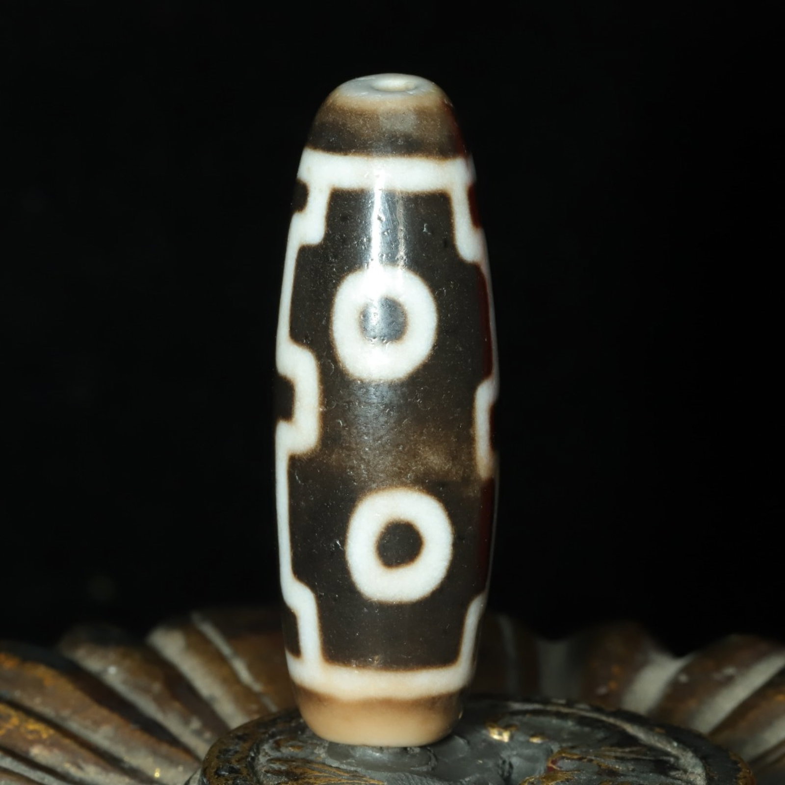 An Exquisite Four Eyes Dzi Bead Pendant: An Exquisite Four Eyes Dzi Bead Pendant,Size:38mmx13mm,Weight:10g 四眼天珠挂件