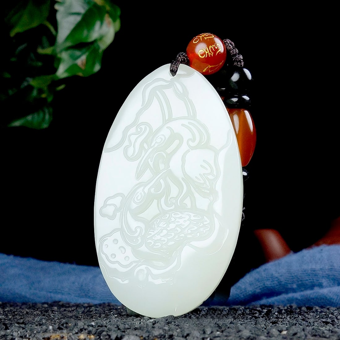 An Exquisite White Jade Crane Pattern Pendant: An Exquisite White Jade Crane Pattern Pendant,Size:52mmx30mmx8mm 白玉鹤纹挂件