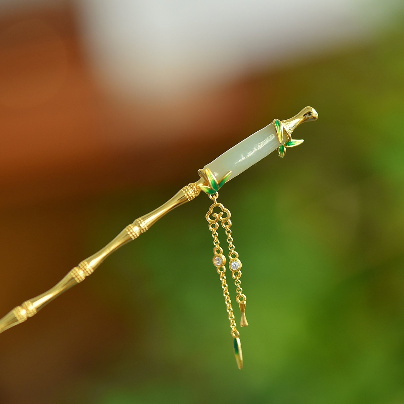 An Exquisite Sterling Silver-Gold Plated Inlaid White Jade Enamel Hairpin: An Exquisite Sterling Silver-Gold Plated Inlaid White Jade Enamel Hairpin,Size:6mmx21mm 纯银镀金镶白玉珐琅发簪