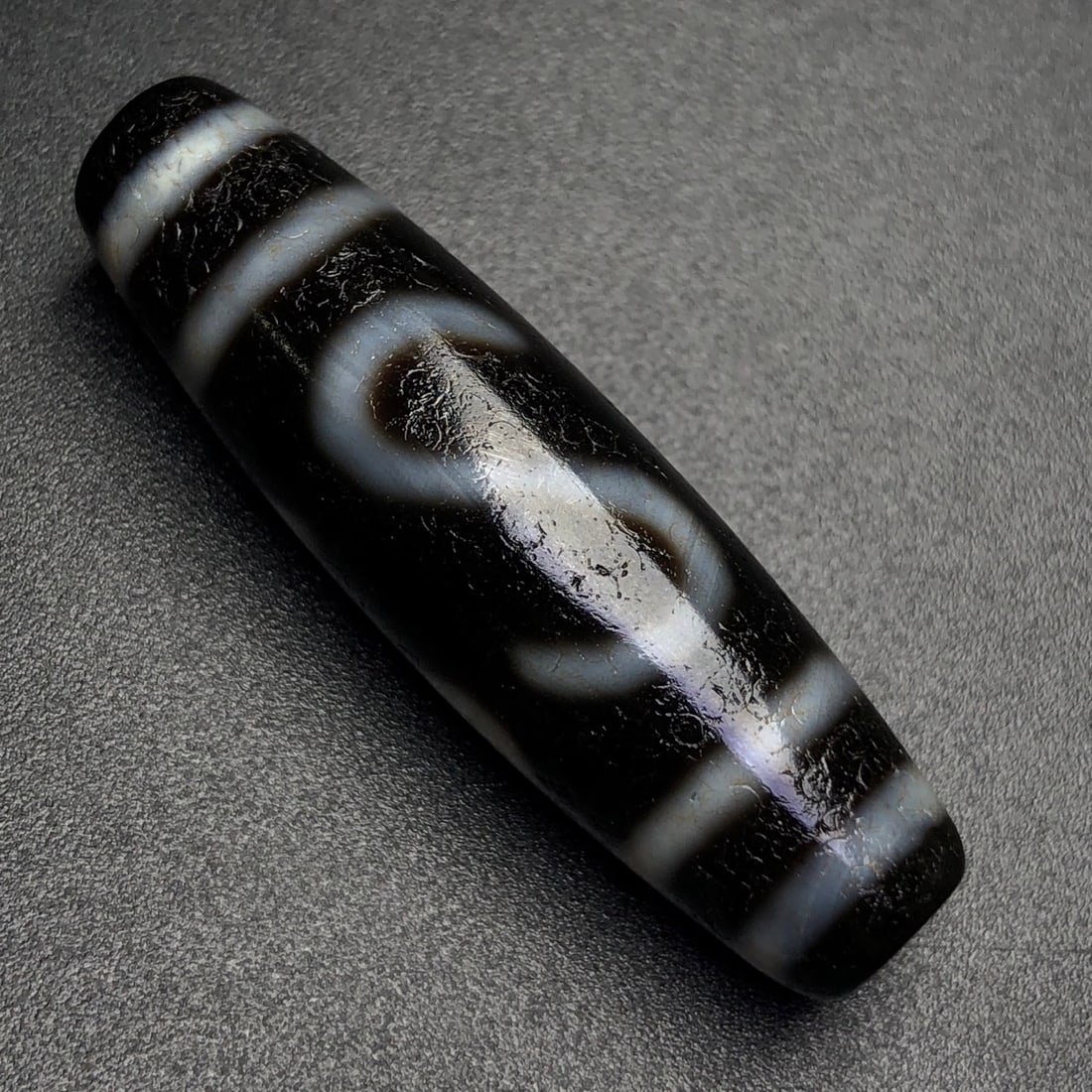 An Exquisite Dzi Bead Pendant: An Exquisite Dzi Bead Pendant,Size:43mmx12mm,Weight:9.7g 天珠挂件
