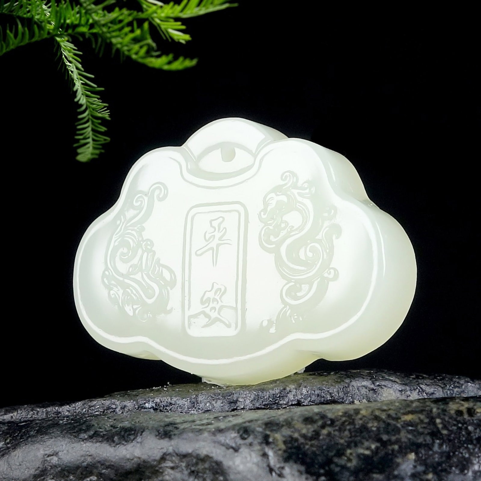 An Exquisite White Jade Dragon Pattern Pendant - 3