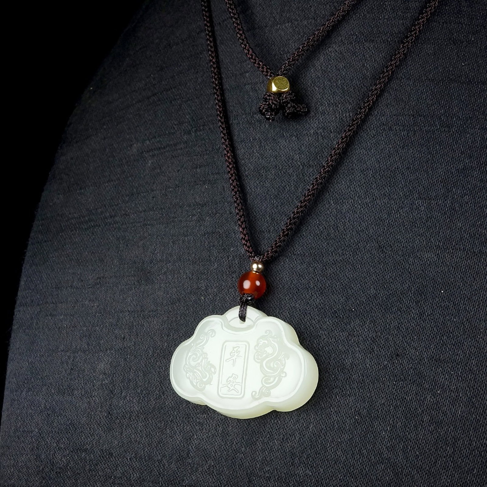 An Exquisite White Jade Dragon Pattern Pendant - 5