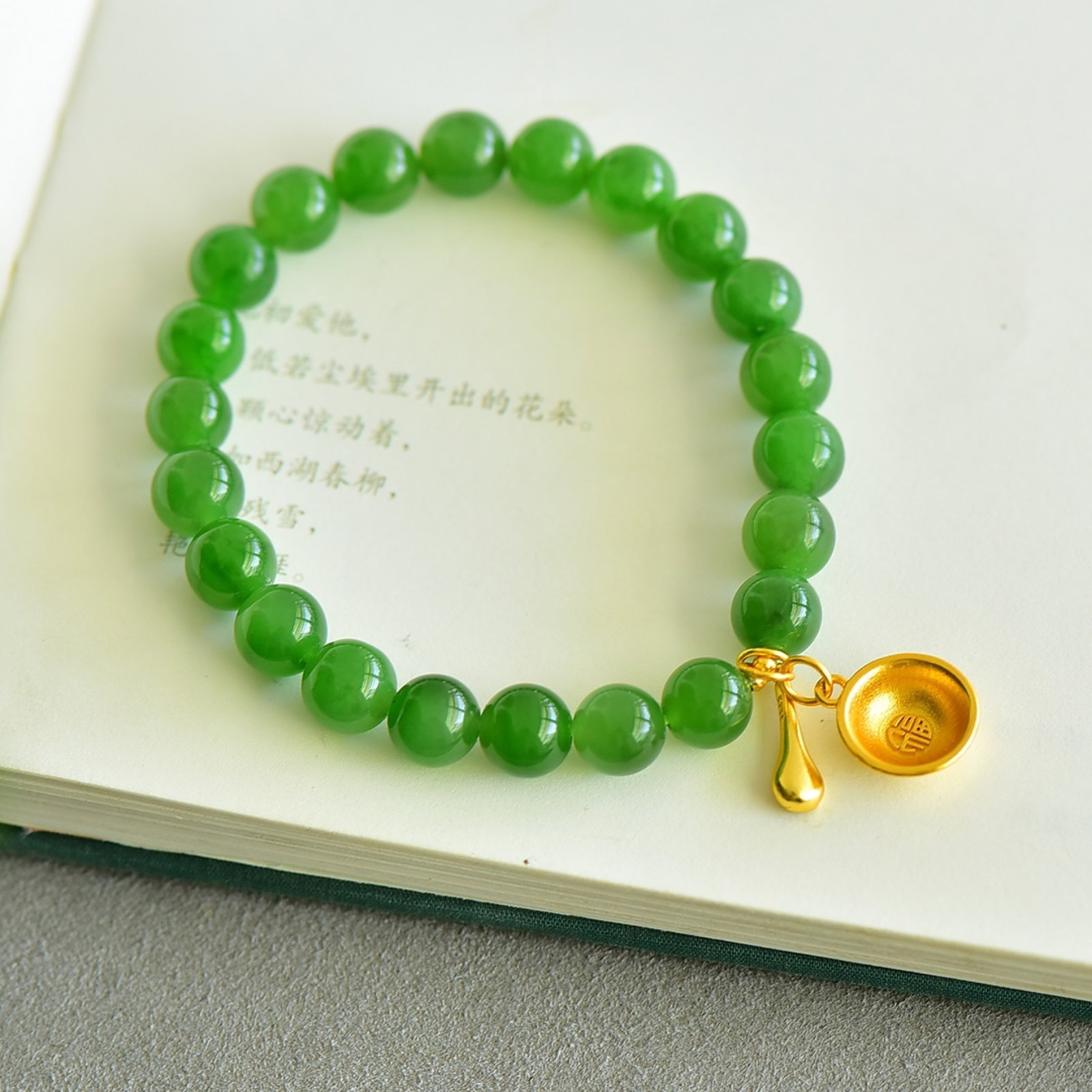 An Exquisite Jasper Bracelets: An Exquisite Jasper Bracelets,Size:8mm 寓意:『金饭碗——“家有金饭碗,世代不用愁”,&#