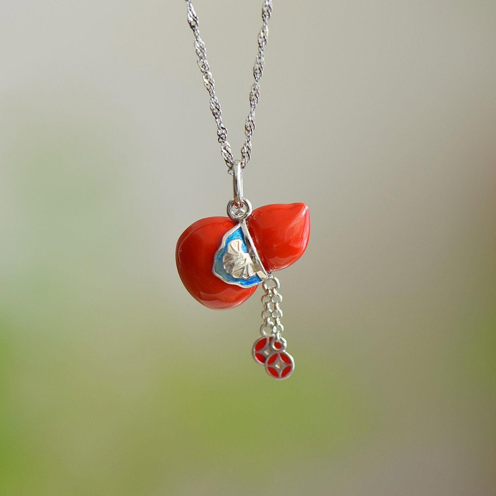 An Exquisite Sterling Silver Inlaid Cinnabar Gourd Pendant: An Exquisite Sterling Silver Inlaid Cinnabar Gourd Pendant,Size:13mmx20mm 寓意:吉祥如意,有福有禄 纯银镶朱砂