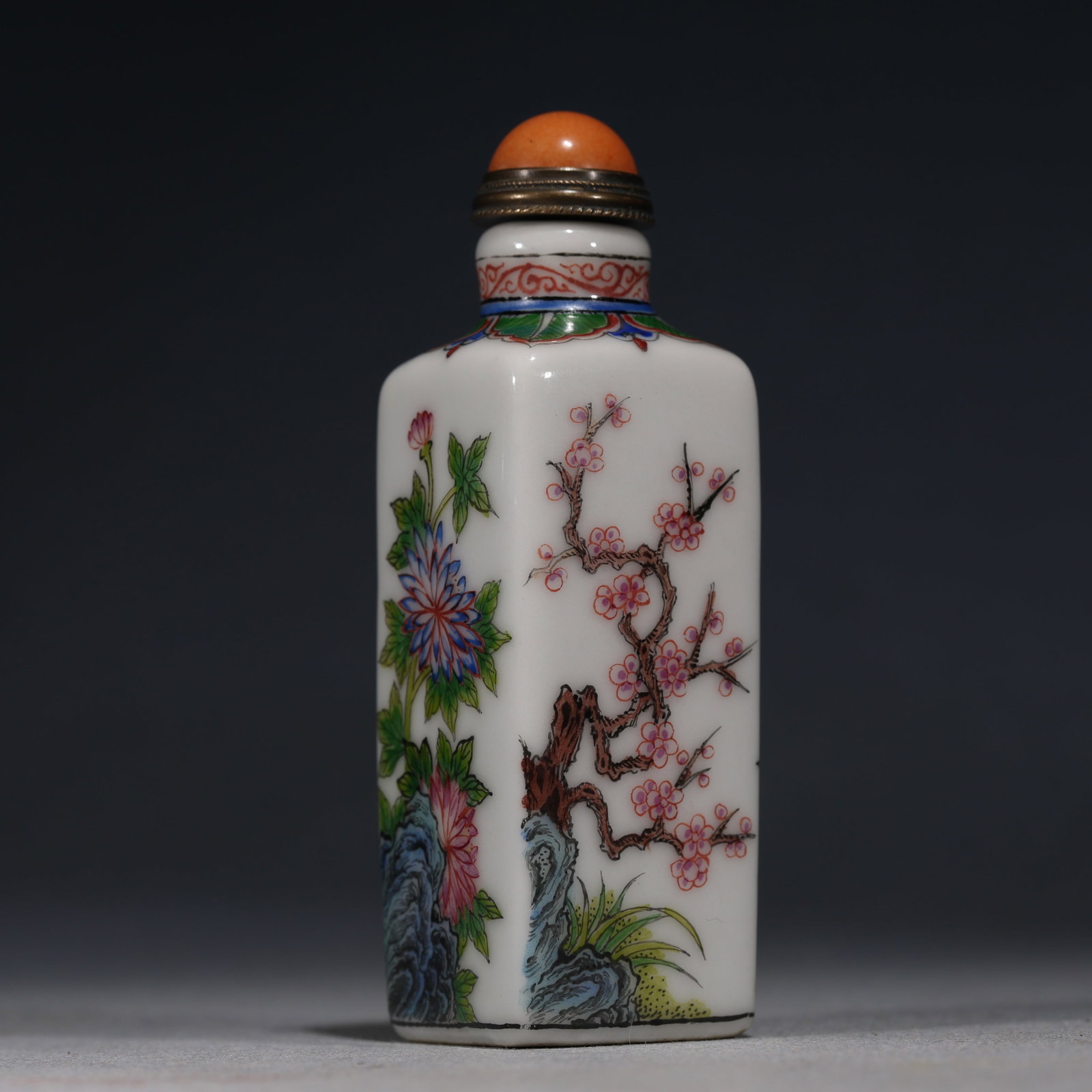 An Exquisite Famille Rose Snuff Bottle With Plum,Orchid,Bamboo And Chrysanthemum Pattern: An Exquisite Famille Rose Snuff Bottle With Plum,Orchid,Bamboo And Chrysanthemum Pattern,China,Qing Dynasty,With Mark,Dimensions:3.1inx1in,粉彩梅兰竹菊纹Ɨ