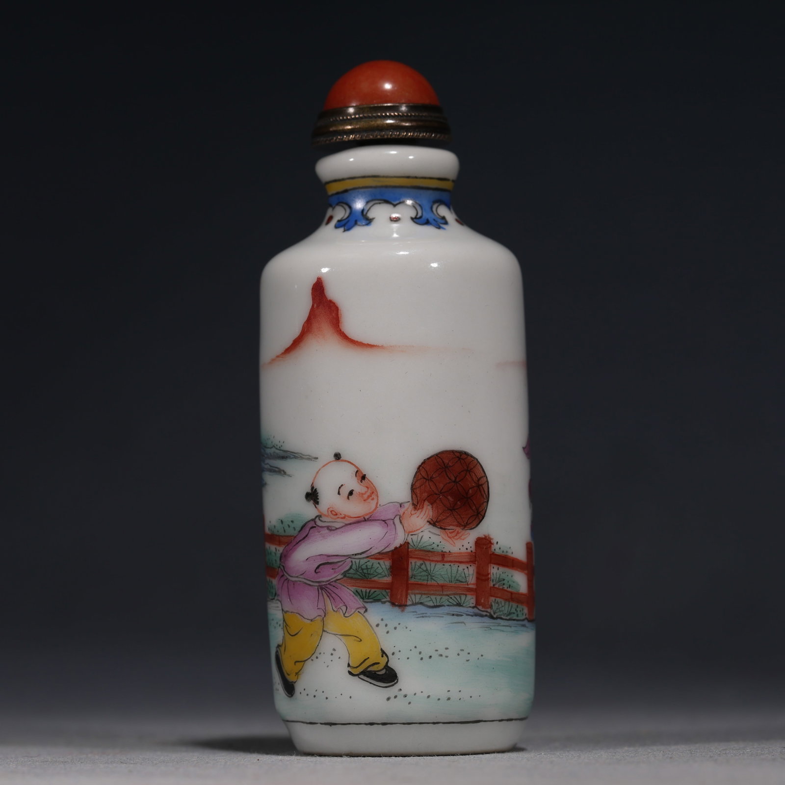 An Exquisite Famille Rose Snuff Bottle With Auspicious Beast And Figure Pattern: An Exquisite Famille Rose Snuff Bottle With Auspicious Beast And Figure Pattern,China,Qing Dynasty,Four-Character Yongzheng Mark,Dimensions:3.1inx1.2in,粉彩瑞兽人物