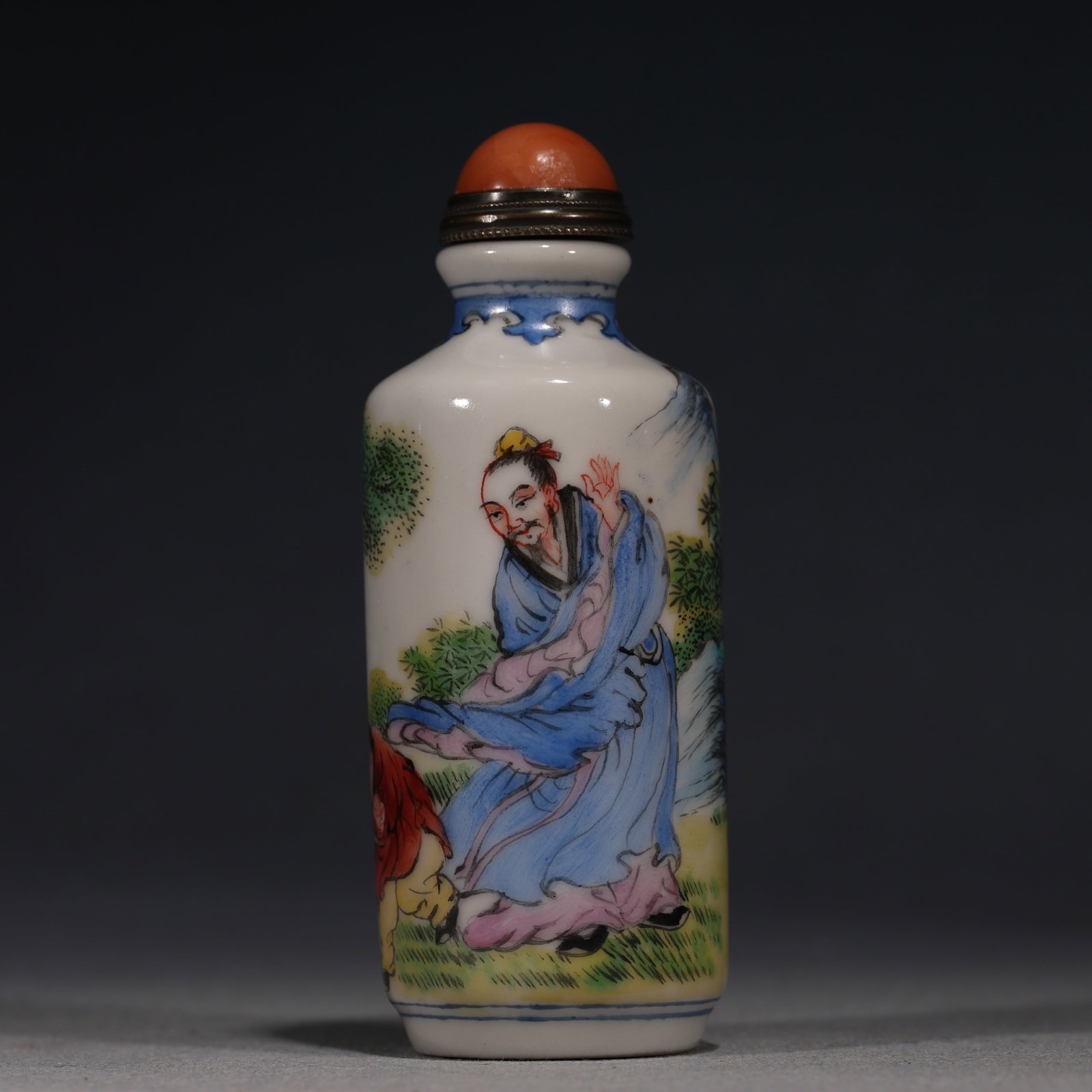 An Exquisite Famille Rose Snuff Bottle With Figure Story Pattern: An Exquisite Famille Rose Snuff Bottle With Figure Story Pattern,China,Qing Dynasty,Four-Character Yongzheng Mark,Dimensions:3.5inx1.6in,粉彩人物故事纹鼻