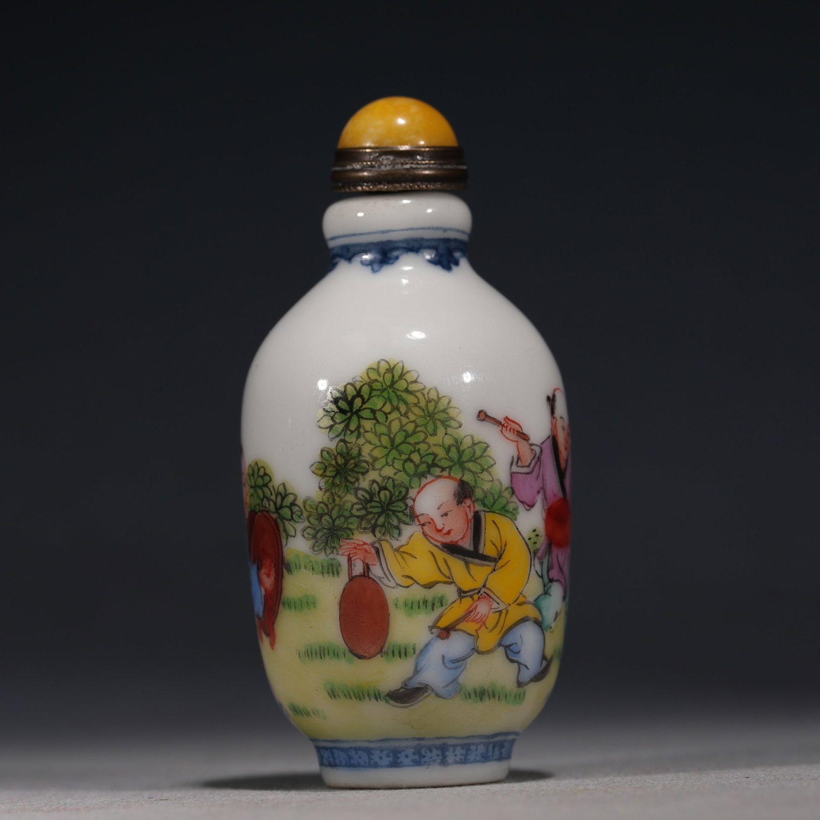 An Exquisite Famille Rose Snuff Bottle With Children At Play Painting: An Exquisite Famille Rose Snuff Bottle With Children At Play Painting,China,Qing Dynasty,Four-Character Qianlong