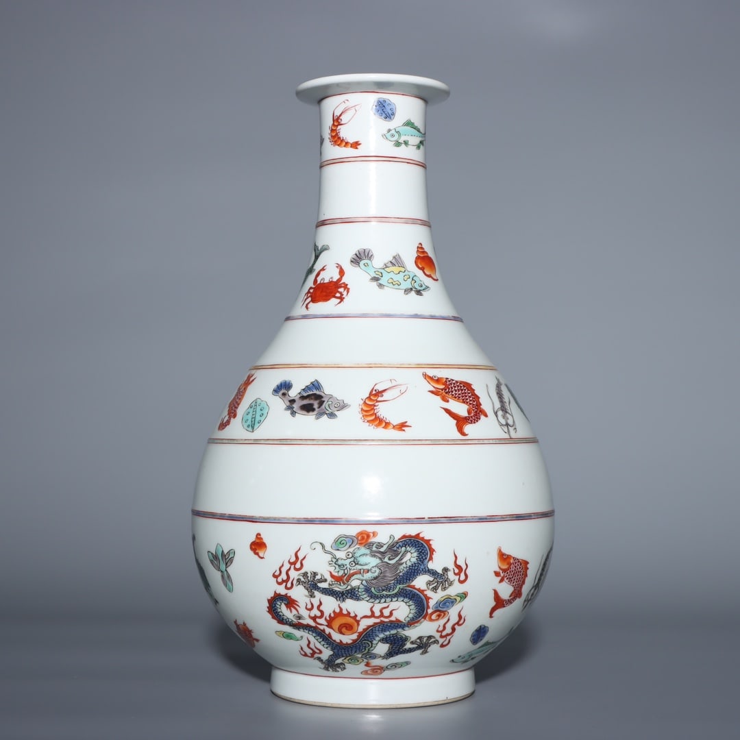 An Exquisite Wucai Dragon Pattern Vase: An Exquisite Wucai Dragon Pattern Vase Qing Dynasty, China Qianlong Six-character Mark Size:13.8inx8.7in五彩玉壶春瓶 中国清代 大଀