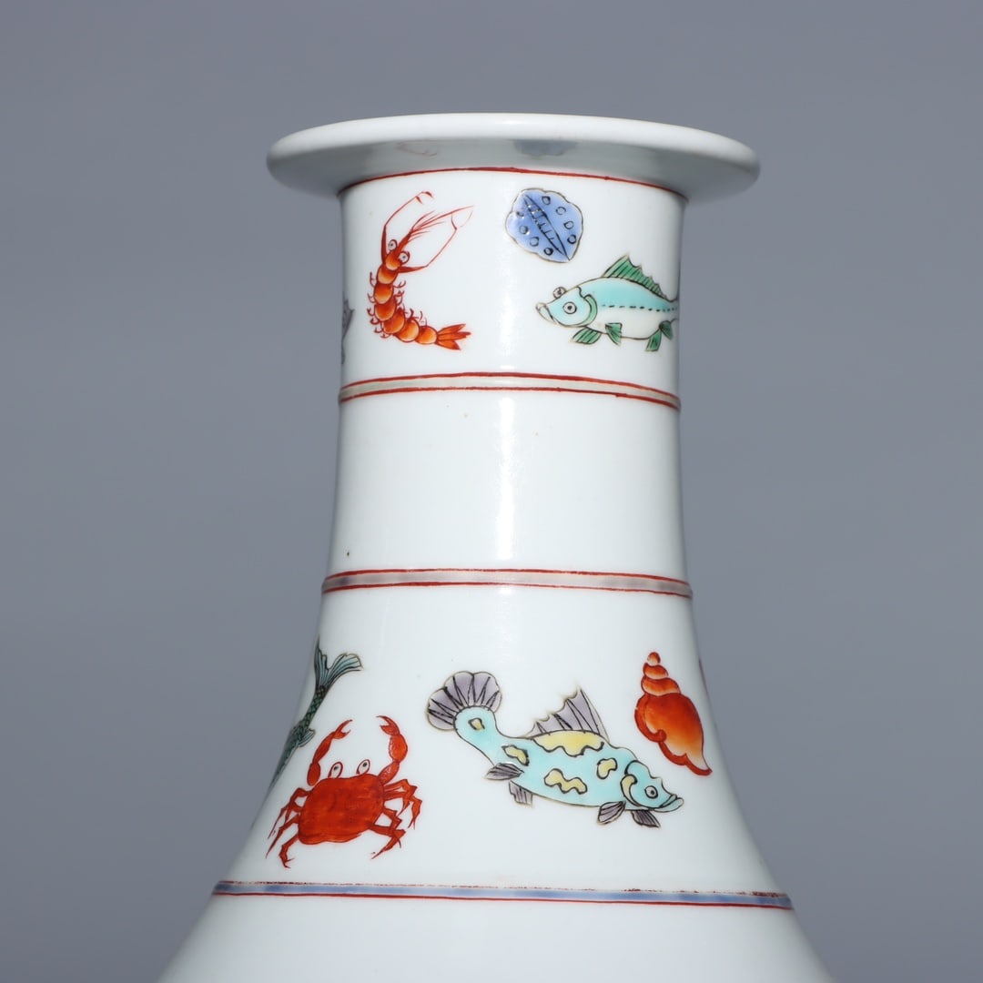 An Exquisite Wucai Dragon Pattern Vase - 2