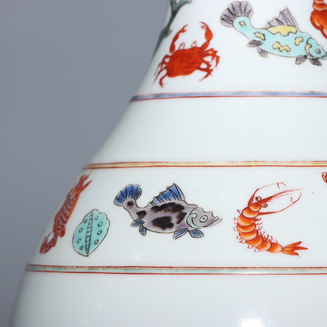 An Exquisite Wucai Dragon Pattern Vase - 3