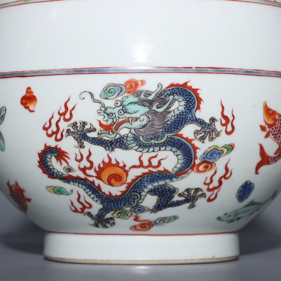 An Exquisite Wucai Dragon Pattern Vase - 4