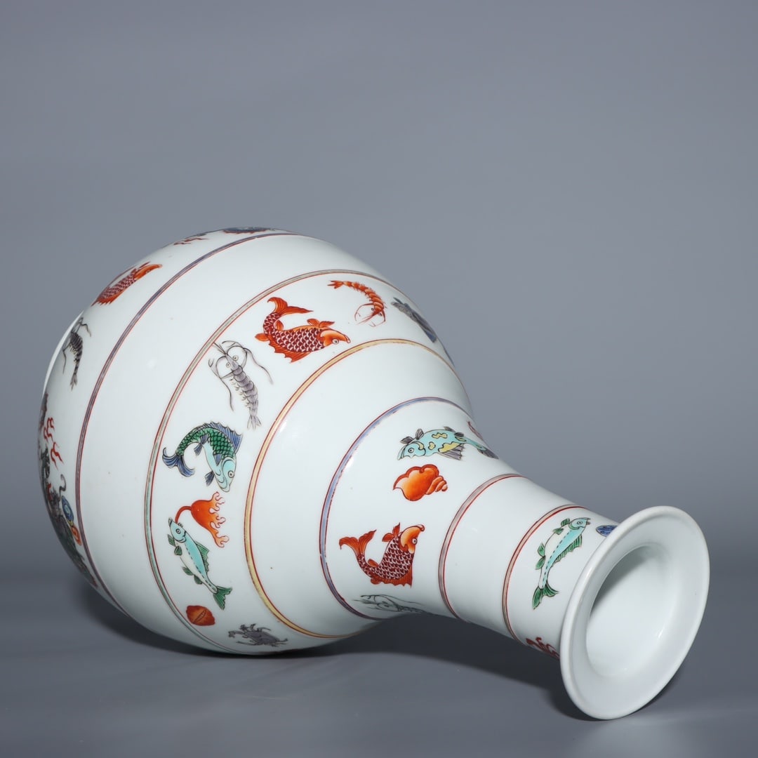 An Exquisite Wucai Dragon Pattern Vase - 6