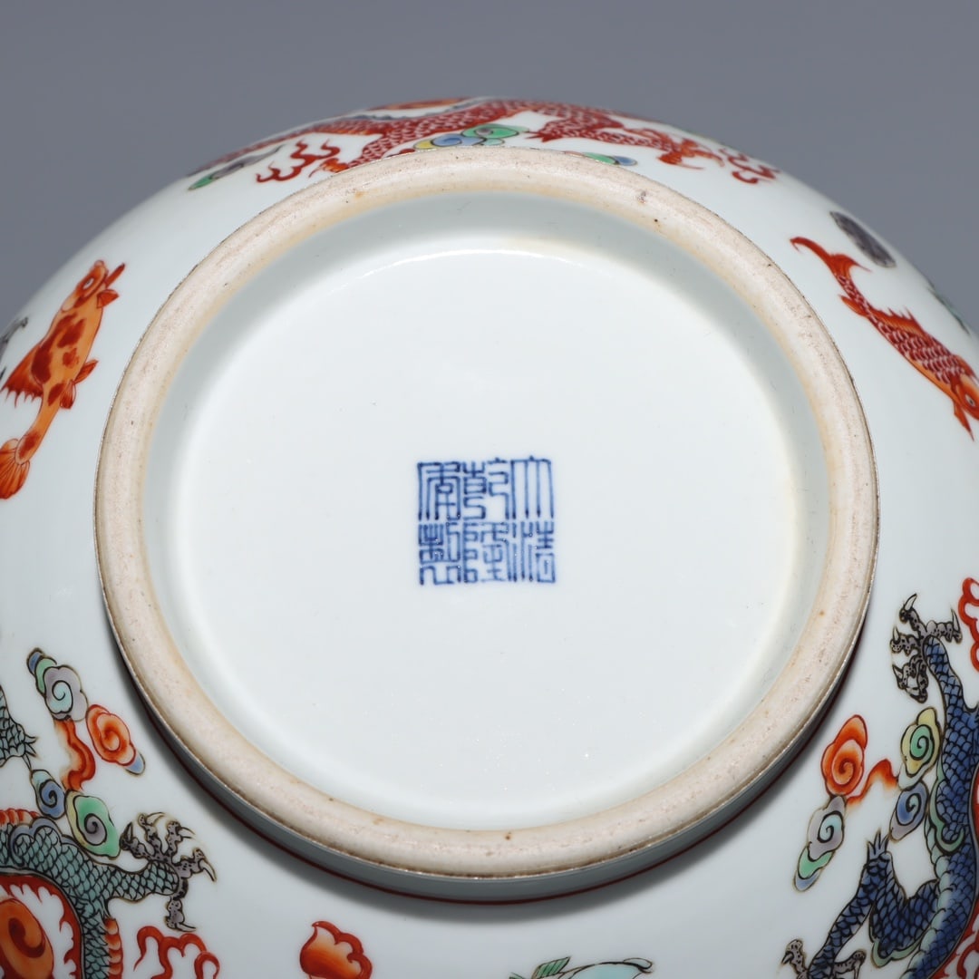 An Exquisite Wucai Dragon Pattern Vase - 9