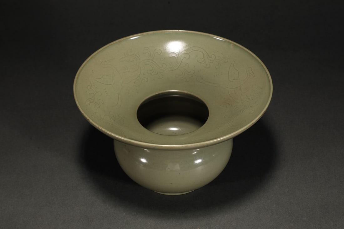 An Exquisite Yue yao Celadon Flower and Bird Pattern Vase: An Exquisite Yue yao Celadon Flower and Bird Pattern Vase Tang Dynasty, China Size:4.5inx7.7in越窑秘色青磁刻花仙鹤花卉纹&#