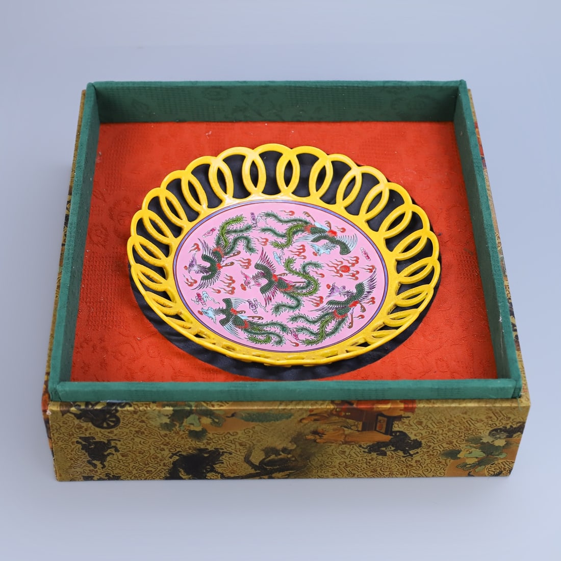 An Exquisite Famille-Rose Pink Ground Hollow Auspicious Cloud and Phoenix Pattern Plate: An Exquisite Famille-Rose Pink Ground Hollow Auspicious Cloud and Phoenix Pattern Plate,Qing Dynasty,China,Yongzheng Six-character Mark,Size:4.3inx11.4in,Weight:1780g粉彩粉地&#