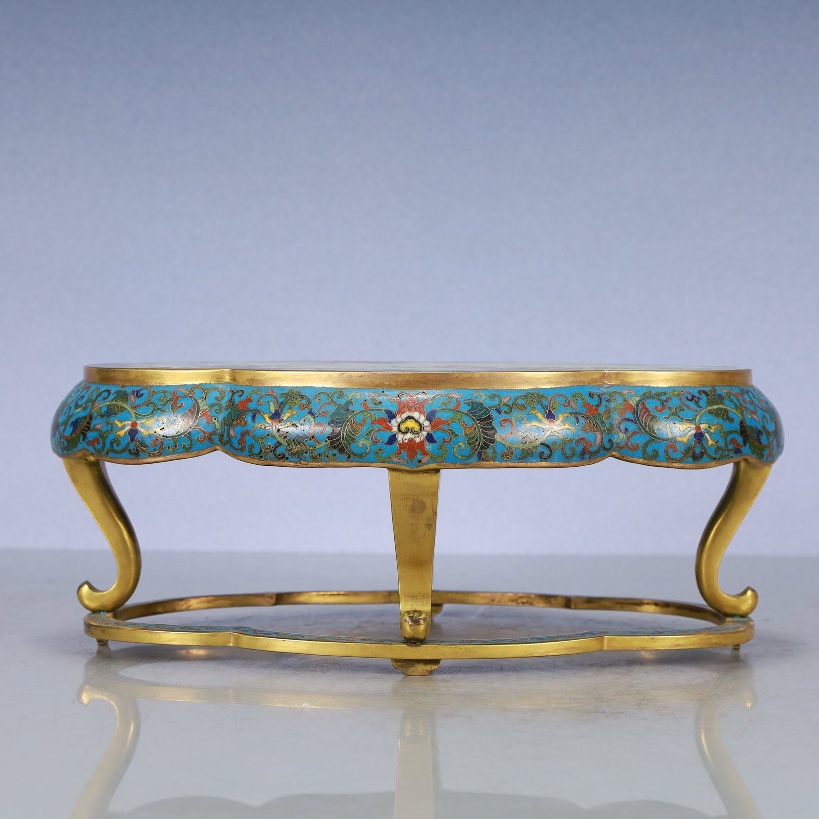 A Exquisite Cloisonne Lotus Pattern Landscape and Figure Pattern Ornament: A Exquisite Cloisonne Lotus Pattern Landscape and Figure Pattern Ornament Qing Dynasty, China Qianlong Four-character Mark Size::12inx7.9inx4.7in Weight:2300g景泰蓝缠枝&#