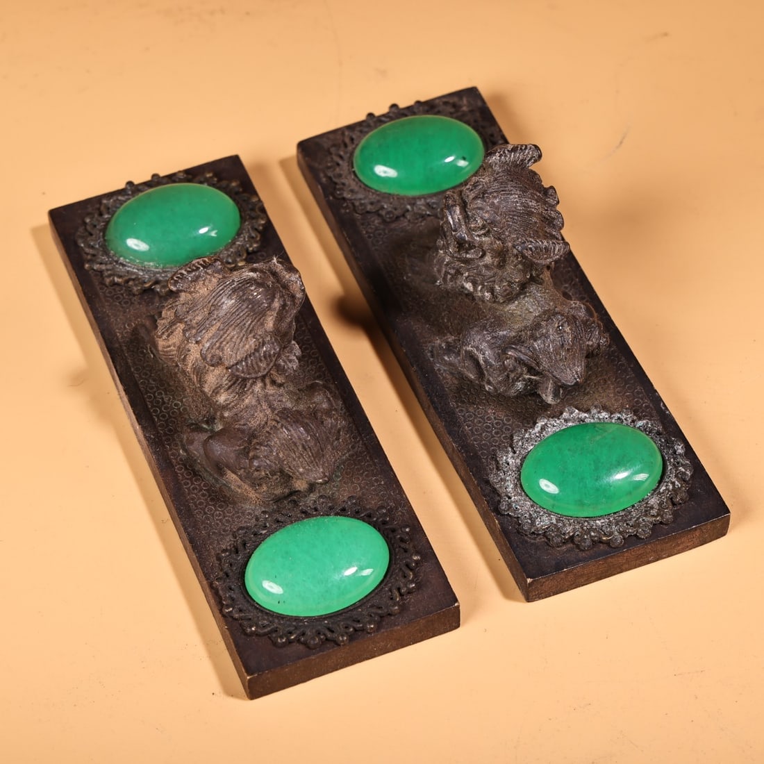 A Pair of Exquisite Bronze Inlaid Gems Lion Pattern Paper Weights (1 of 9)