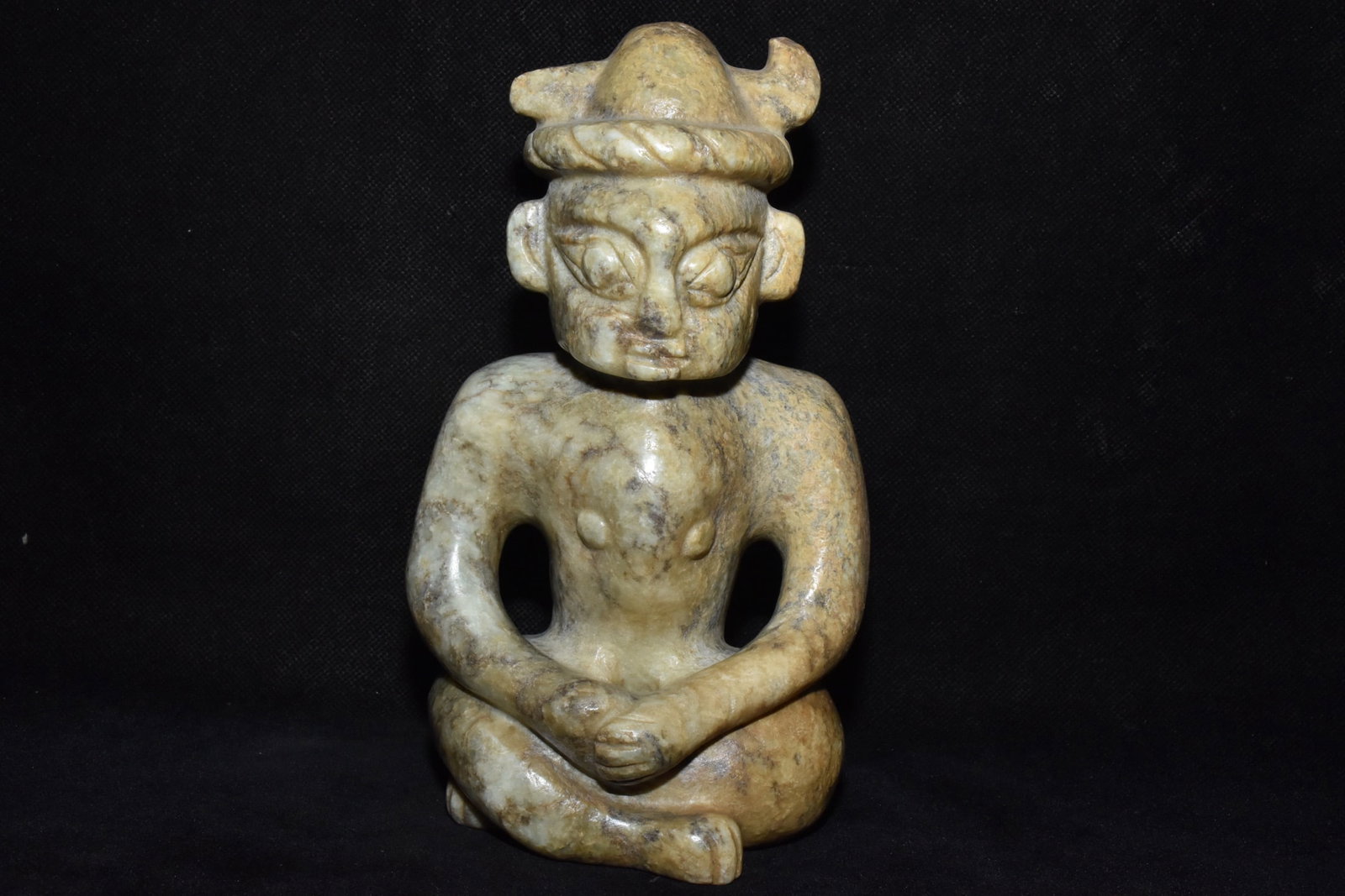 An Exquisite Hemo Jade Figure Ornament: An Exquisite Hemo Jade Figure Ornament,Hongshan Culture,Size:4.7inx7.7in,Weight:1900g河磨玉人物摆件，红山文化，Size:12cmx1