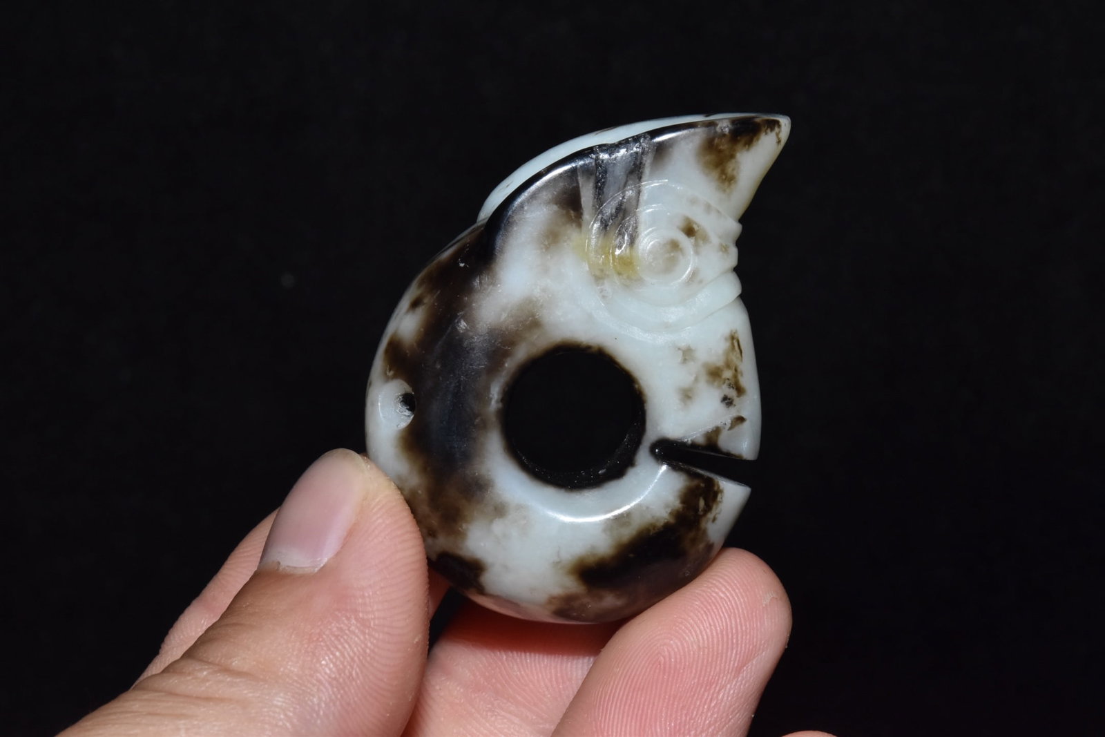 An Exquisite White Jade Pig-Dragon Pendant (1 of 6)