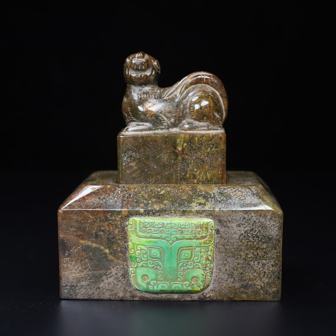An Exquisite White Jade Inlaid Turquoise Beast-Face Pattern Beast-Shaped Seal (1 of 10)