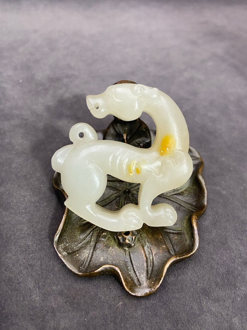 An Exquisite White Jade Dog Pendant: An Exquisite White Jade Dog Pendant,Qing Dynasty,China,Size:2inx1.9inx0.5in,Weight:41g白玉狗挂件,中国清代,Size:5cmx4.7cmx1.3cm,Weight:41g