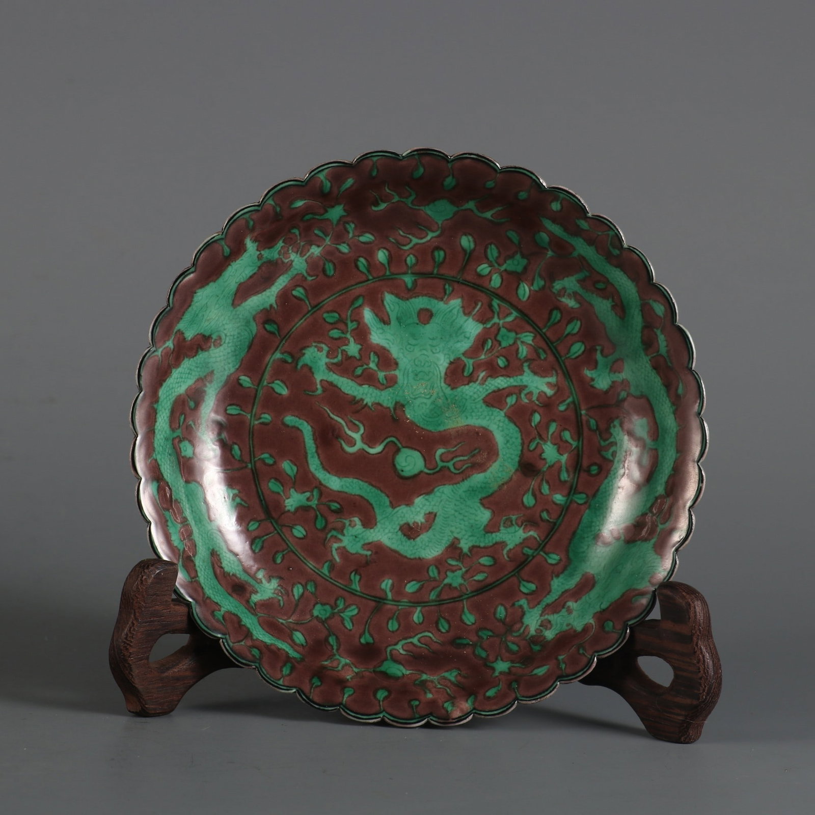 An Exquisite Biscuit Dragon Pattern Plate (1 of 9)