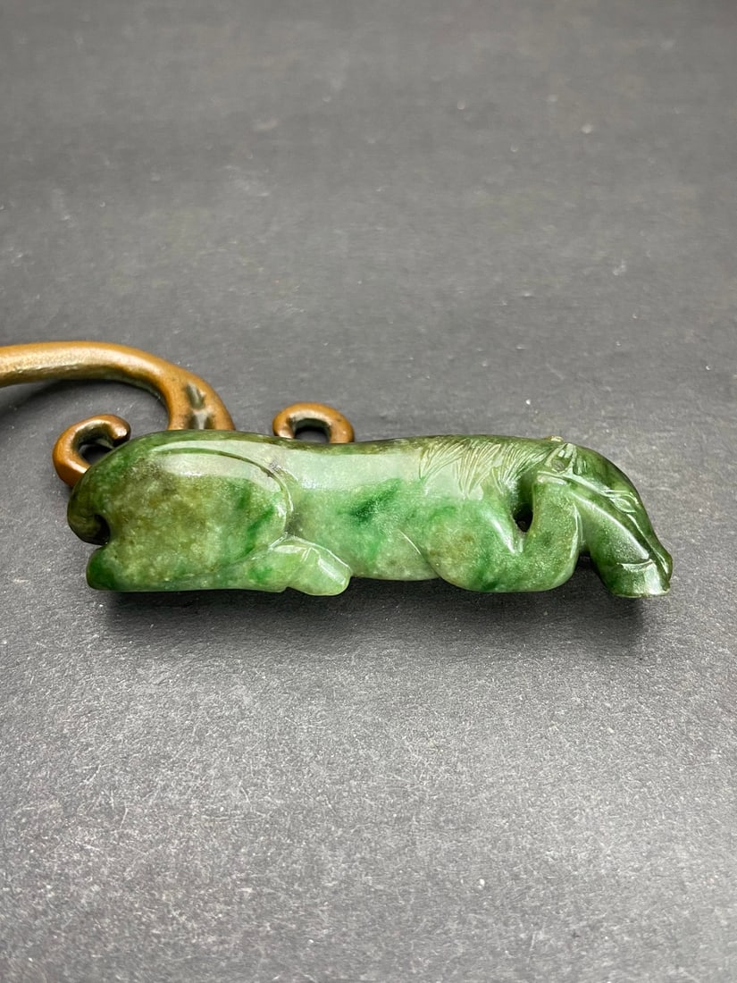 An Exquisite Jadeite Horse Pendant: An Exquisite Jadeite Horse Pendant,Qing Dynasty,China,Size:2.7inx0.7inx0.5in,Weight:32g翡翠马挂件,中国清代,Size:6.8cmx1.67cmx1.28cm,Weight:32g