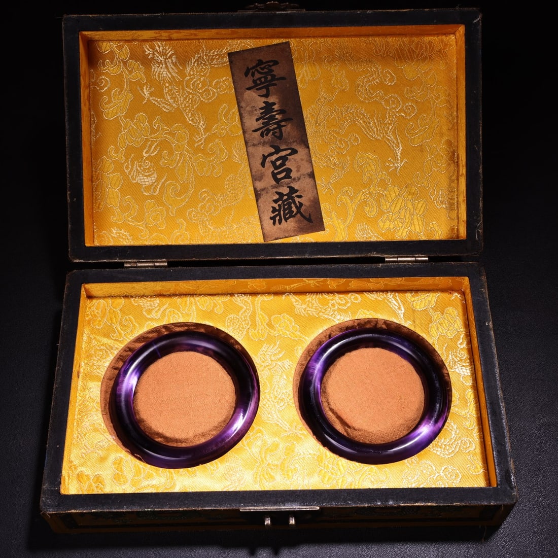 A Pair of Exquisite Gems Bracelets: A Pair of Exquisite Gems Bracelets,Qing Dynasty, China,Size:2.4in,Total Weight:240g一对宝石手镯,中国清代,Size:6cm,Total Weight:240g