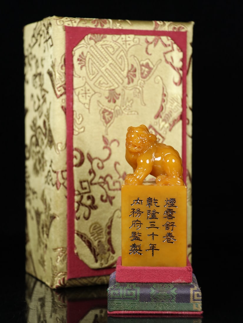 An Exquisite Tianhuang Stone Auspicious Beast Pattern Seal: An Exquisite Tianhuang Stone Auspicious Beast Pattern Seal,Qing Dynasty, China,Qianlong Mark,Size:3.7inx1.6inx1.3in,Weight:237g田黄石瑞兽纹印章,中