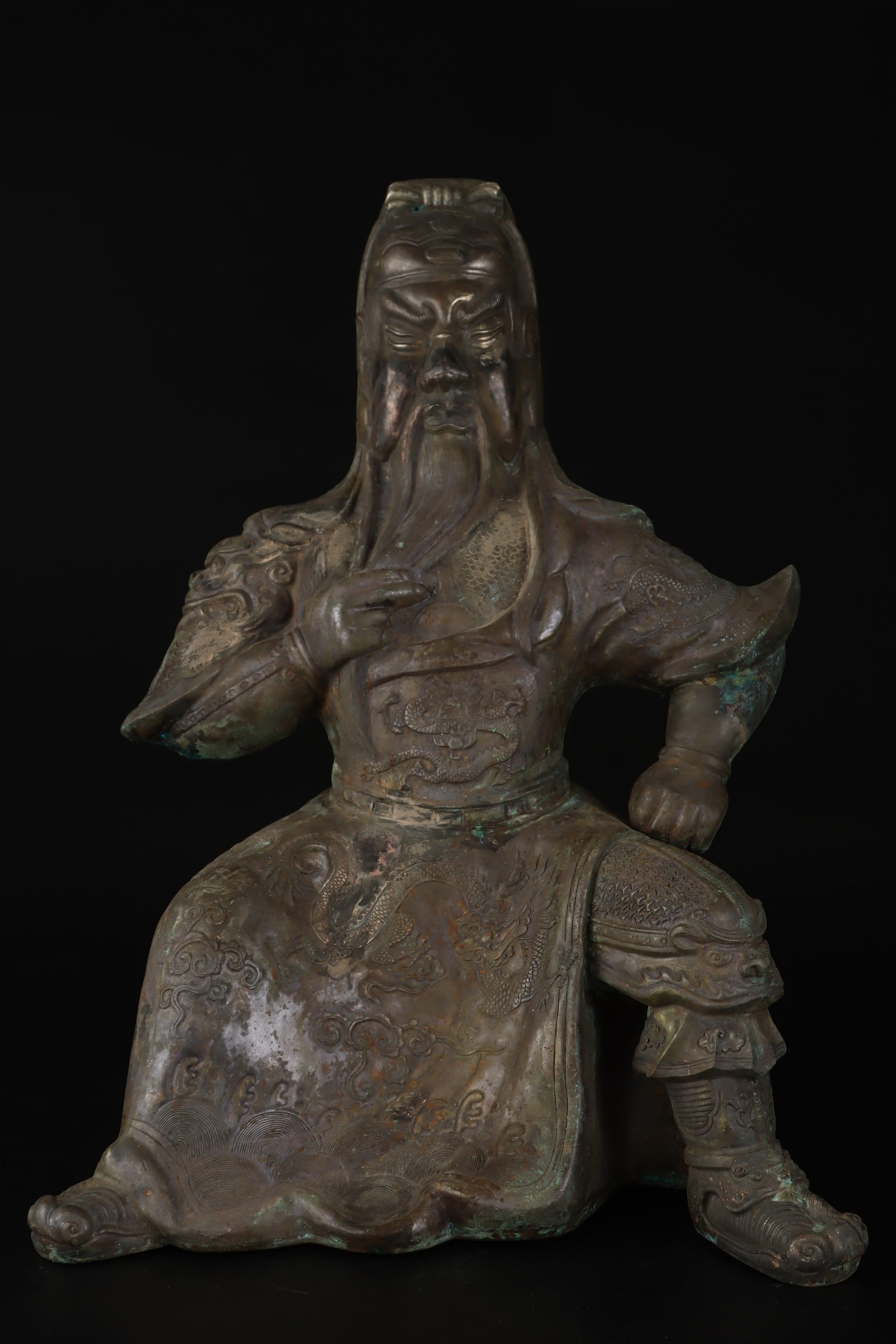 A Solemn Silver Dragon Pattern Statue of Guangong: A Solemn Silver Dragon Pattern Statue of Guangong,Qing Dynasty,China,Size:17.7inx12.2inx9.4in,Weight:3355g银龙纹关公像,中国清代,Size:45cmx31