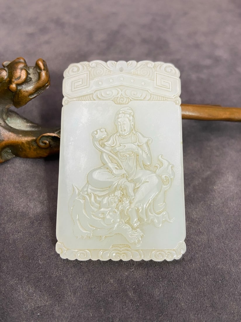 An Exquisite White Jade Statue of Avalokitesvara Pattern Pendant: An Exquisite White Jade Statue of Avalokitesvara Pattern Pendant,Qing Dynasty,China,Size:2.4inx1.5inx0.3in,Weight:33g白玉观音像纹挂件,中国&#