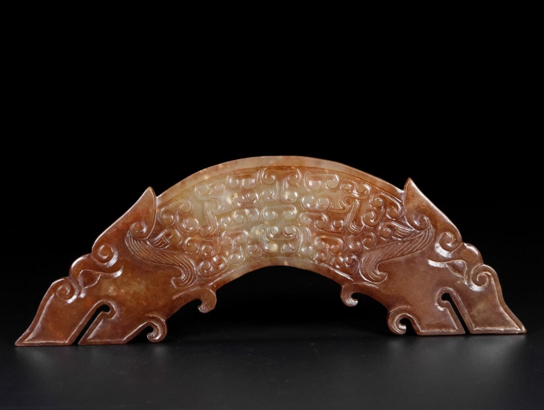An Exquisite White Jade Ruyi Pattern Dragon-head Pendant: An Exquisite White Jade Ruyi Pattern Dragon-head Pendant,Qing Dynasty,China,Size:8.4inx1.8inx0.2in,Weight:124.7g白玉如意纹龙首挂件,中国