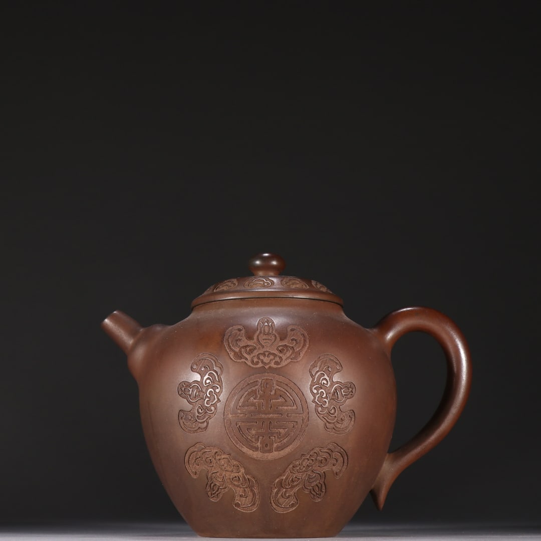 An Exquisite Purple Sands Bats and Peach Pattern Teapot (1 of 9)