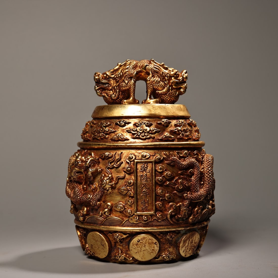 An Exquisite Gilt Bronze Auspicious Cloud and Dragon Pattern Chime: An Exquisite Gilt Bronze Auspicious Cloud and Dragon Pattern Chime,Qing Dynasty, China,Qianlong Mark,Size:7.1inx5.5in,Weight:2300g铜鎏金祥云龙纹编ໜ