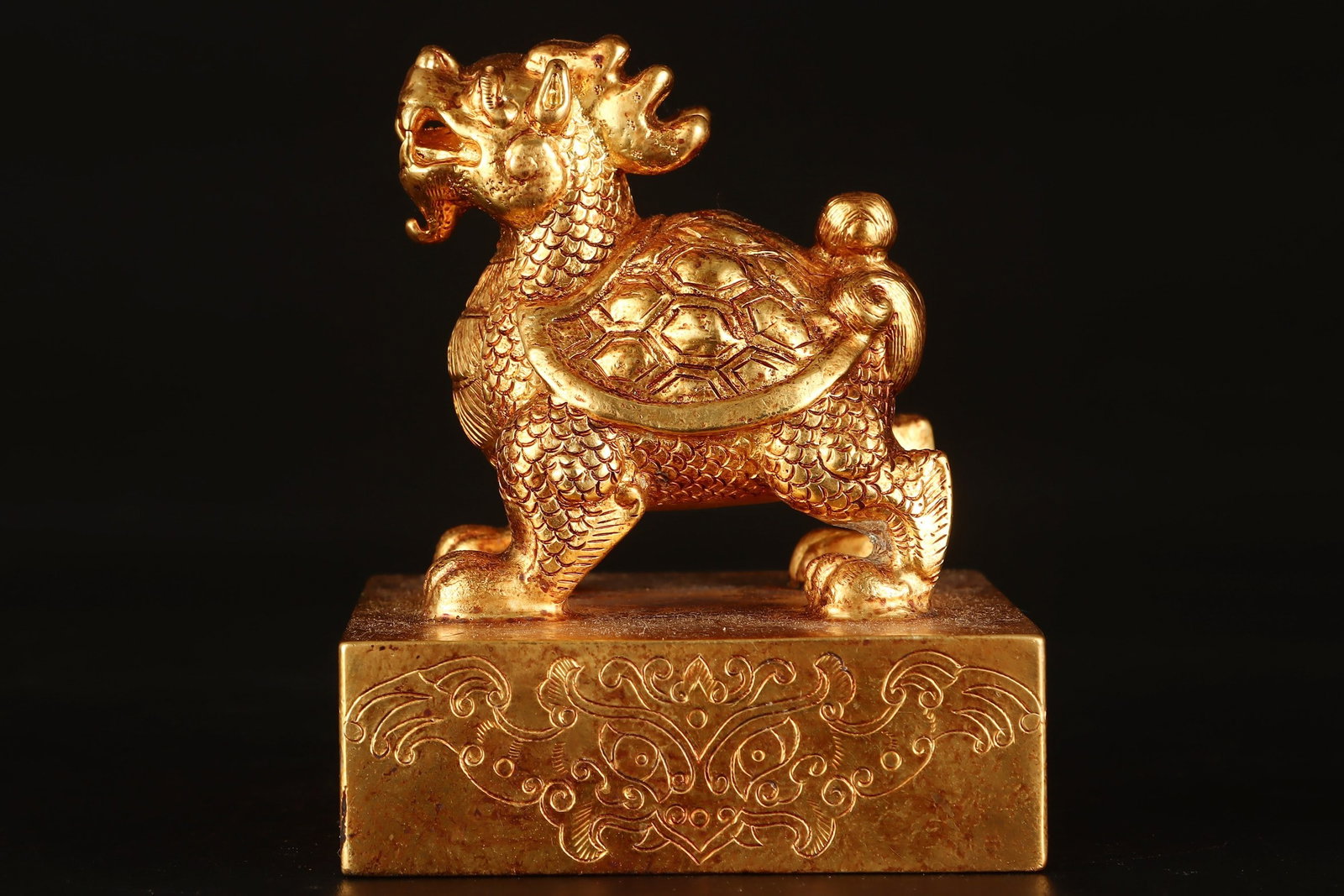 An Exquisite Gilt Bronze Beast-Face Pattern Dragon and Turtle-Shaped Seal (1 of 9)