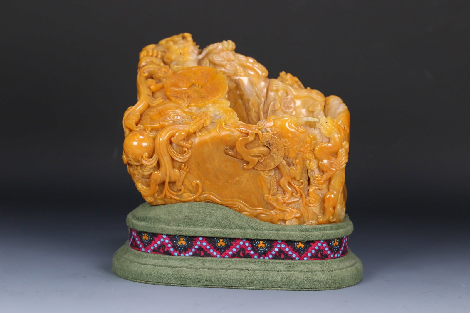 An Exquisite Tianhuang Stone Dragon Pattern Brush Washer (1 of 10)
