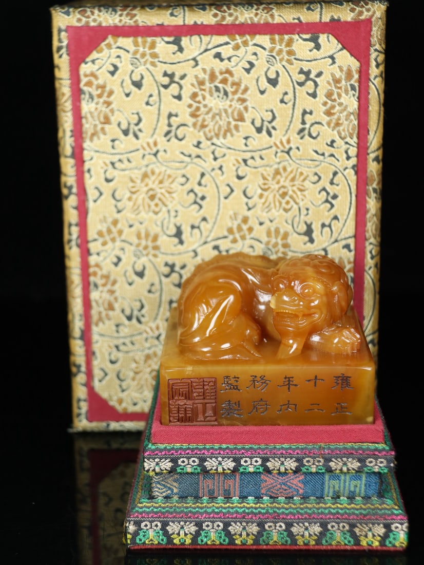 An Exquisite Tianhuang Stone Auspicious Beast Pattern Seal: An Exquisite Tianhuang Stone Auspicious Beast Pattern Seal,Qing Dynasty, China,Yongzheng Mark,Size:2.6inx3.4inx3.4in,Weight:785g田黄石瑞兽纹印章,中
