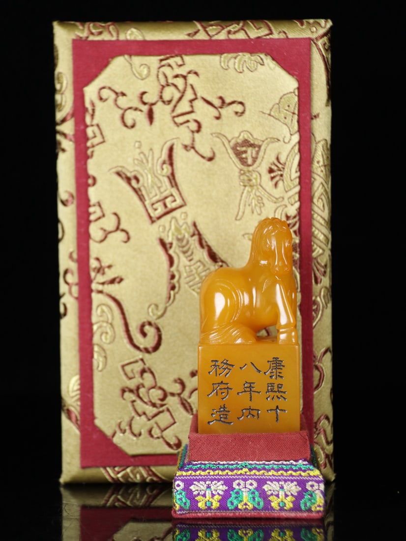 An Exquisite Tianhuang Stone Horse Pattern Seal: An Exquisite Tianhuang Stone Horse Pattern Seal,Qing Dynasty, China,Kangxi Mark,Size:3.1inx1.4inx1.4in,Weight:158g田黄石马纹印章,中国清É