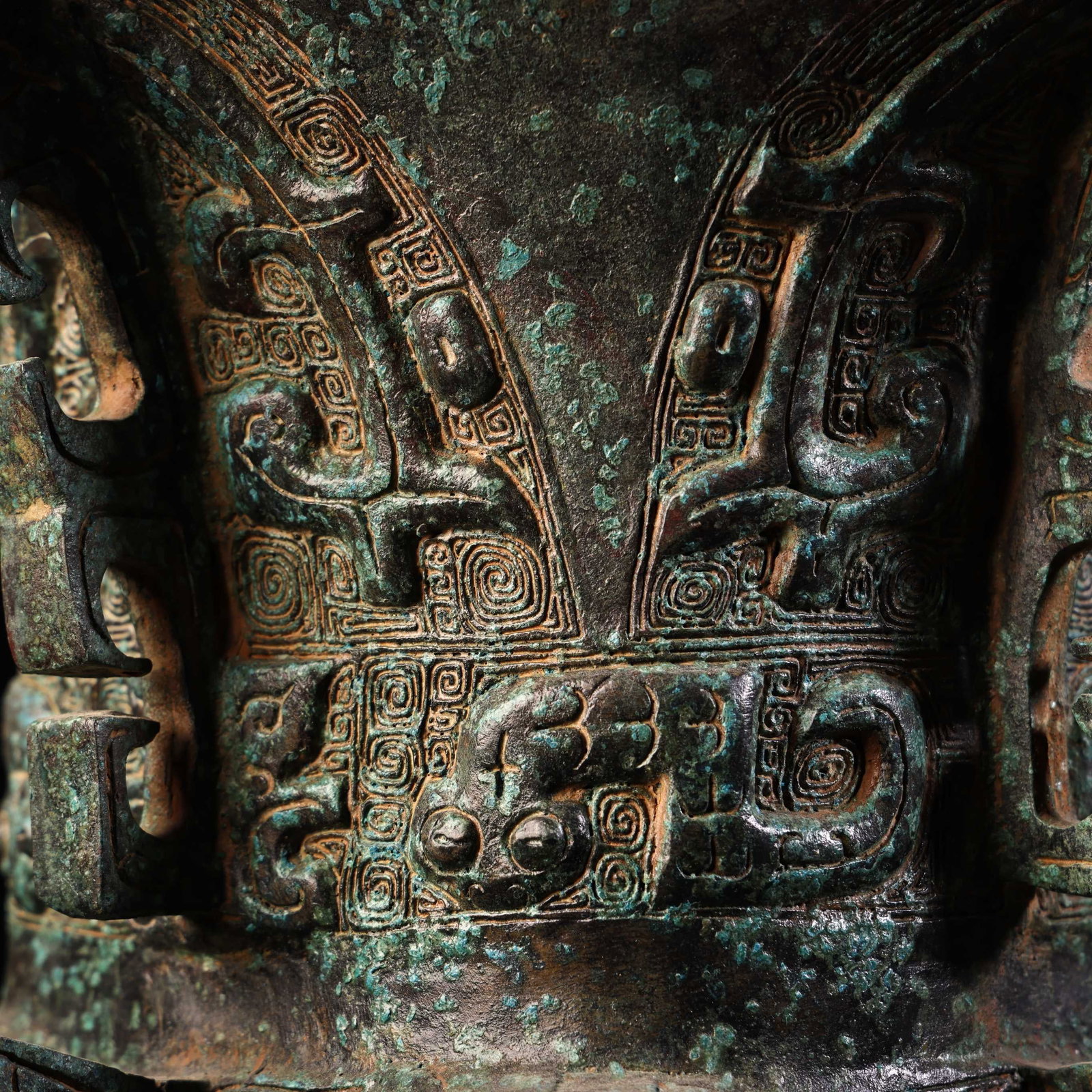 A Rare Bronze Beast-Face Pattern Vase - 11