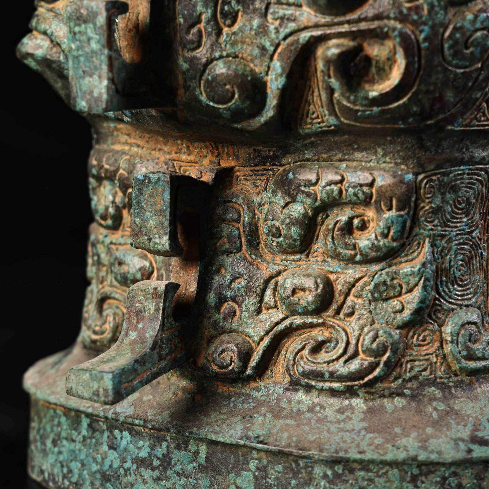 A Rare Bronze Beast-Face Pattern Vase - 8