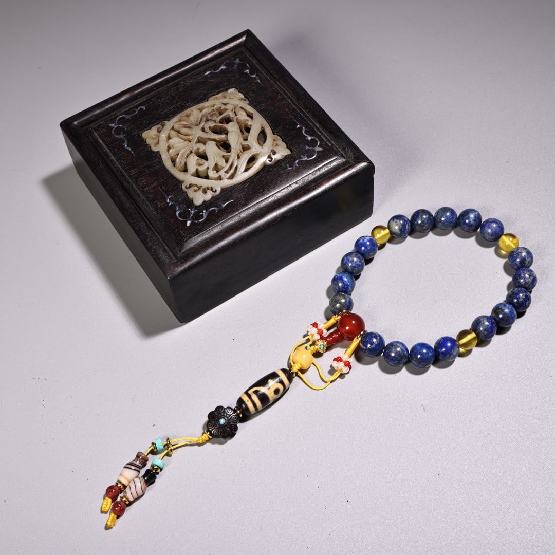 An Exquisite Lapis Lazuli Bracelets: An Exquisite Lapis Lazuli Bracelets,Qing Dynasty, China,Size:1.2mm,Weight:70g青金石手串,中国清代,Size:1.2mm,Weight:70g