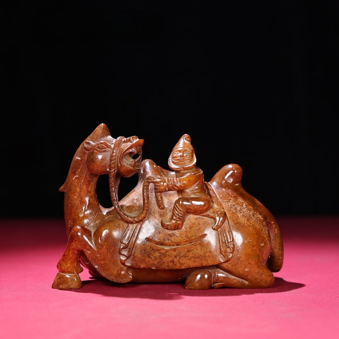 An Exquisite White Jade Figure Pattern Camel Ornament: An Exquisite White Jade Figure Pattern Camel Ornament,Qing Dynasty,China,Size:6.1inx2.5inx4.3in,Weight:1227g白玉人物纹骆驼摆件,中国