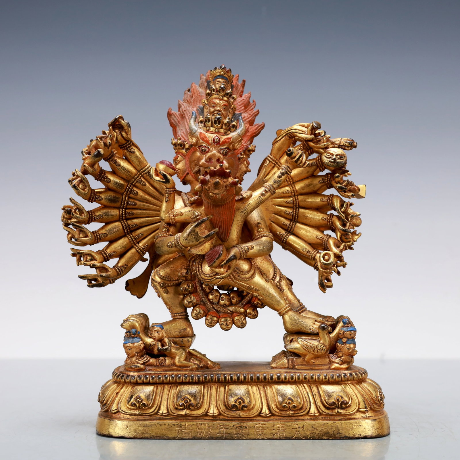 A Exquisite Gilt Bronze Statue of Vajra Buddha statue: A Exquisite Gilt Bronze Statue of Vajra Buddha statue Qing Dynasty, China Size:6.3inx3inx7.5in Weight:2850g铜鎏金大威德金刚佛像